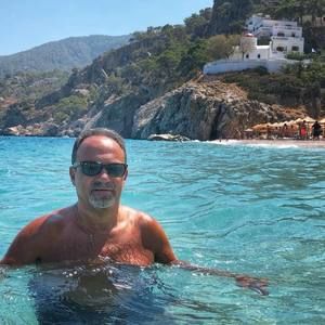 Meet your Posher, Lakis